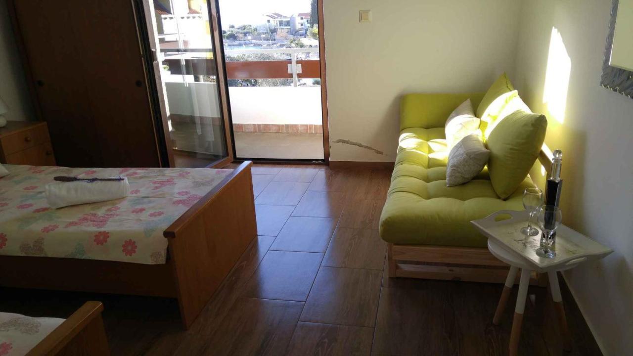 Vera Apartment 1 Rogoznica  Room photo
