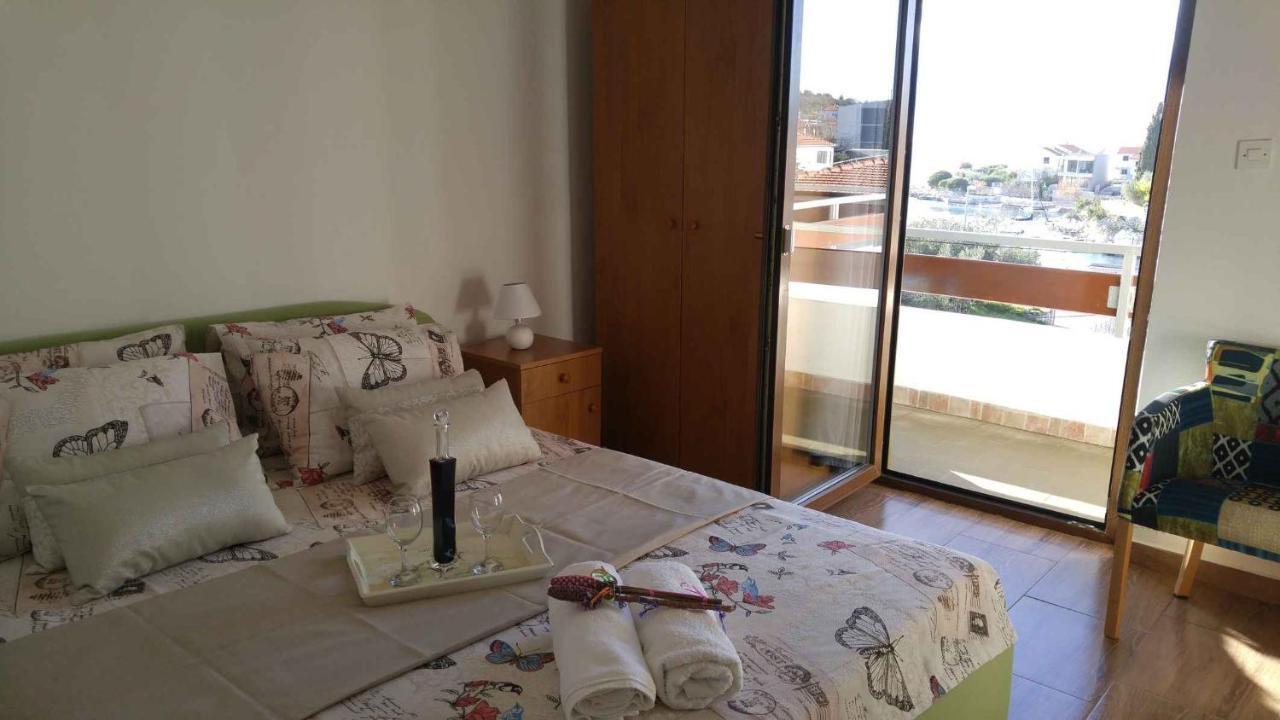 Vera Apartment 1 Rogoznica  Room photo